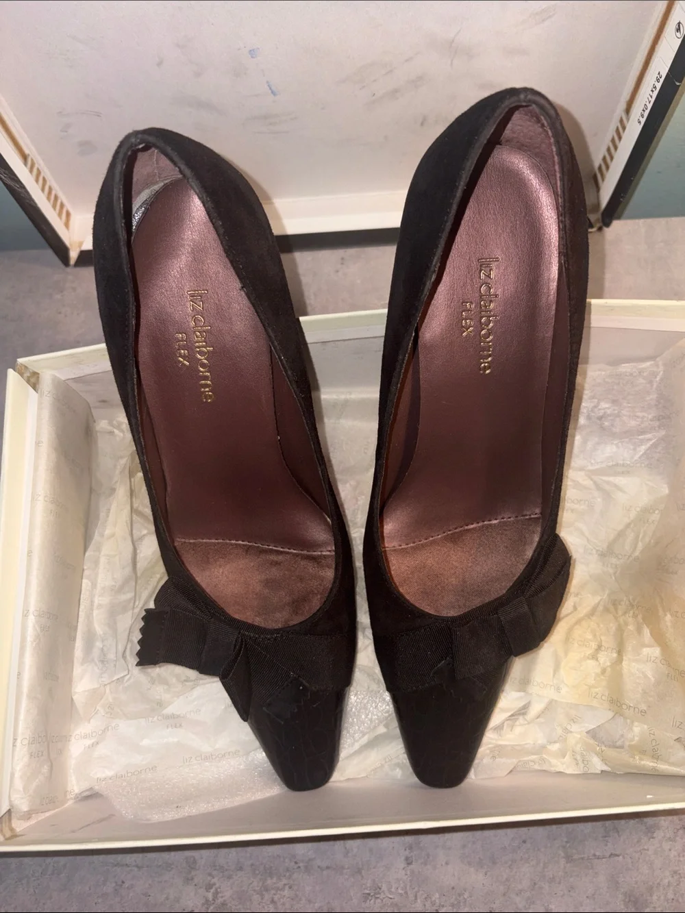 Liz Claiborne Black Suede Pointed Toe Pumps with Bow Accent